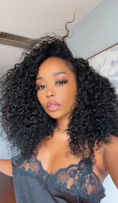 Trapezoidmouth modèle nu collection