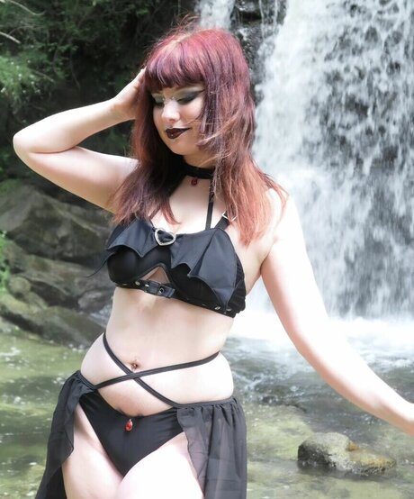 gothbynight actrice exclusive photos