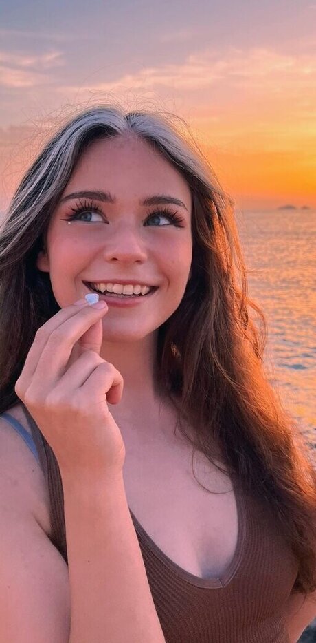 branlette uniquementfans très chaud photo