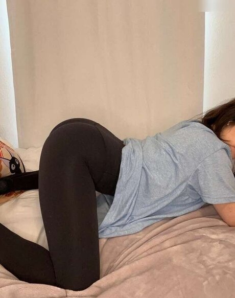 Melek Azad sexe star image