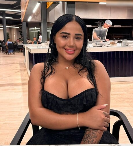 Melek Azad art star du porno photos