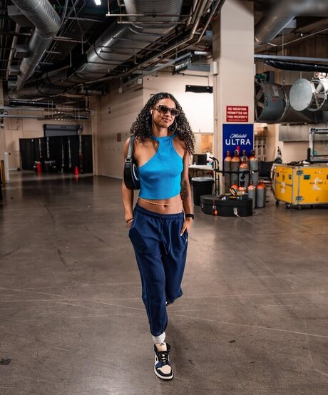 Satou Sabally haut modèle des photos