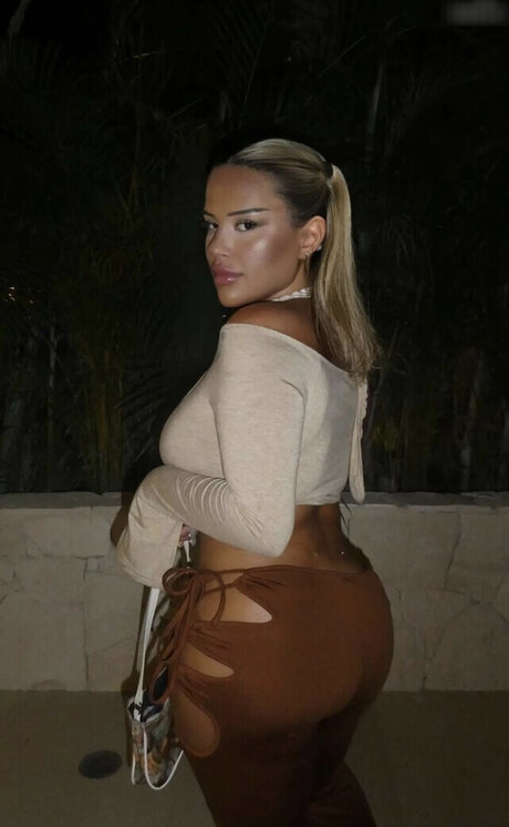 Nilufarsra actrice libre image