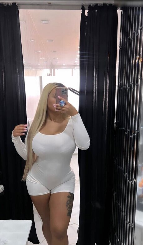 Nilufarsra actrice de grande qualité img