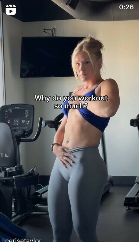 Cerise Taylor modèle exclusif des photos