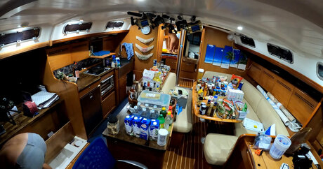 Sailing The Far Side modèle sexy photos