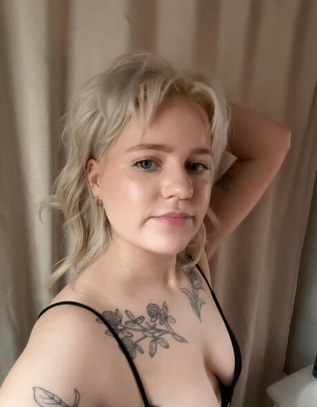 blondpeche actrice sexy galeries