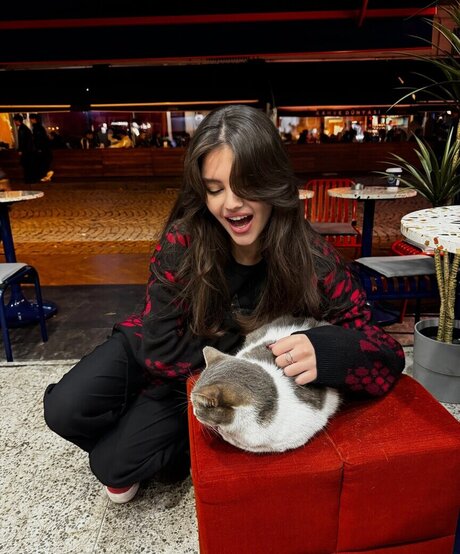 Sinem Melek Co kun modèle gratuit galerie