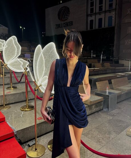 Sinem Melek Co kun art modèle photos