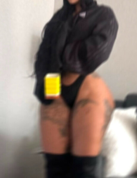 Yinett Baez étoile nue galerie