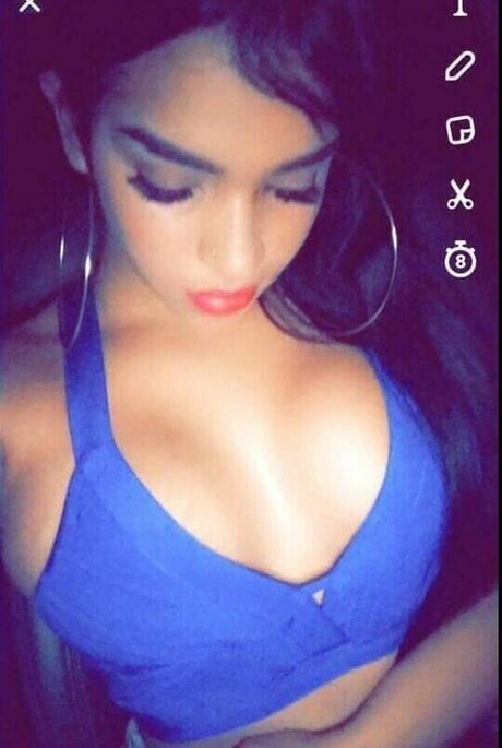 Yinett Baez haut étoile galerie