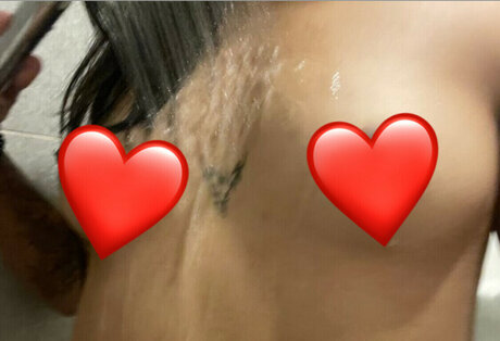 trio sous la douche onlyfans nu xxx img