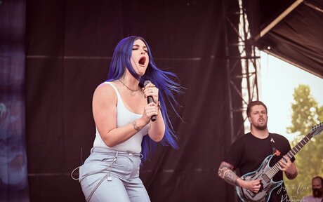 Courtney LaPlante actrice nue photo