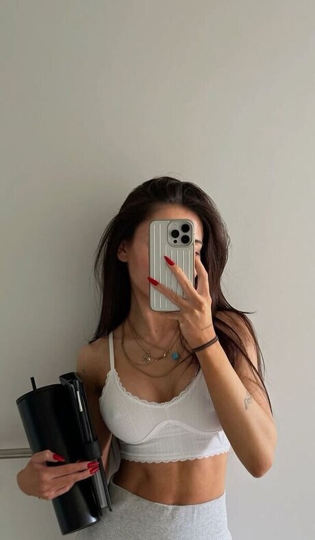 Merve zkan modèle hd photos