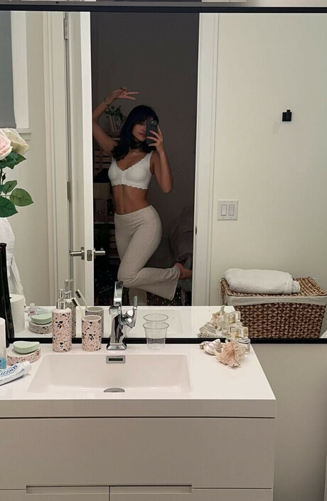 gros seins naturels onlyfans bel art galeries