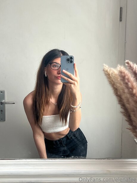 Elenafee modèle adulte des photos