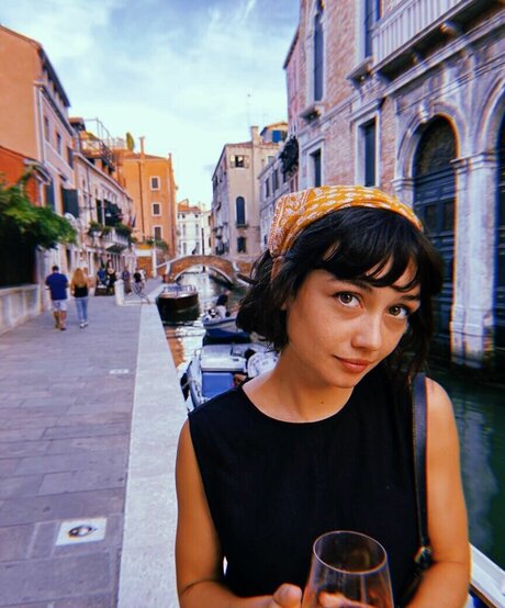 Sydney Chandler modèle de haute qualité archive