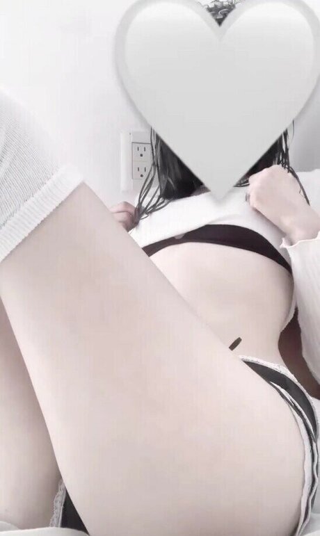 dumbkittteen étoile nue image