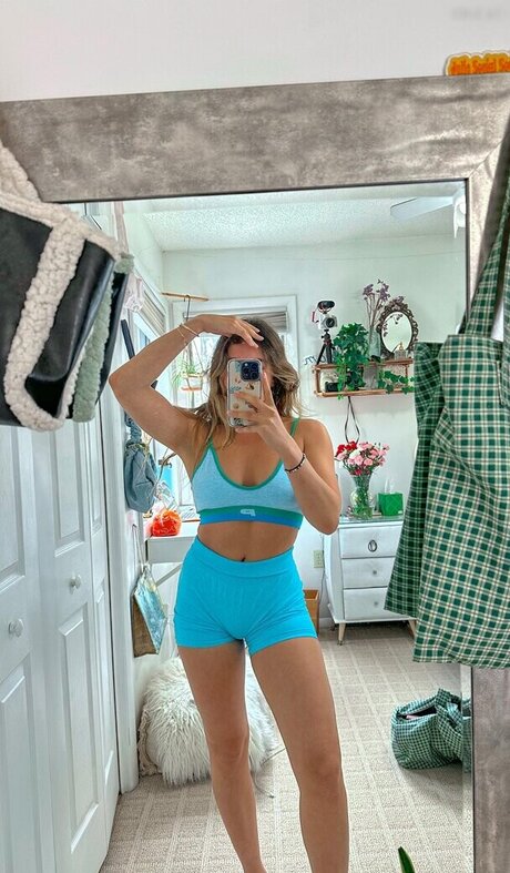 julie tirado modèle nu photos