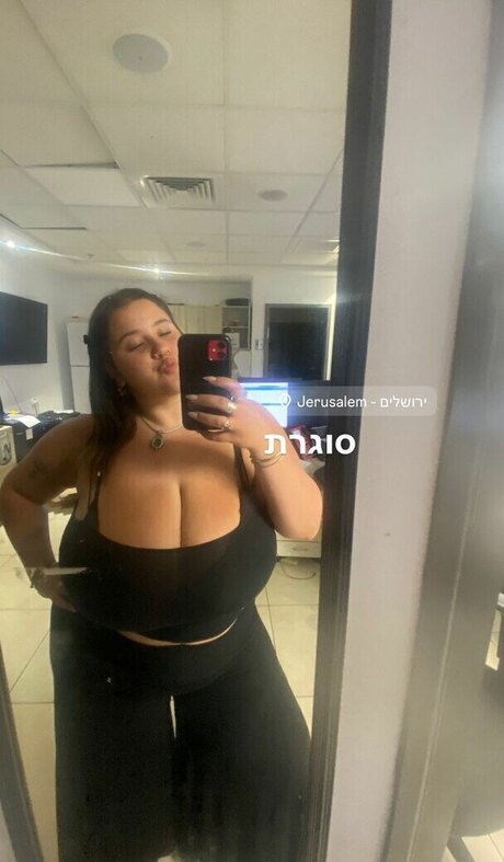 petits seins potelés onlyfans érotique en haute qualité img