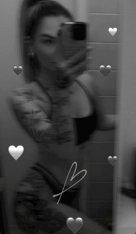 Nele mbt actrice adulte des photos