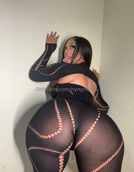 NyNyirene star du porno des photos