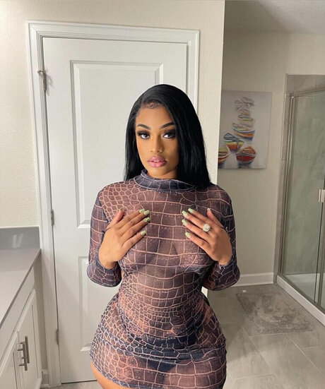 NyNyirene actrice de grande qualité photo