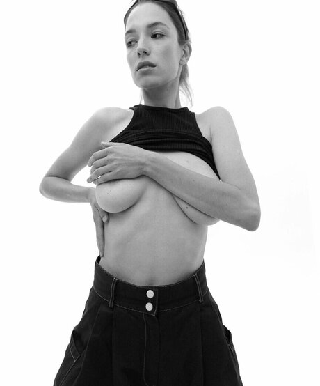 Polina Nelen star érotique archive