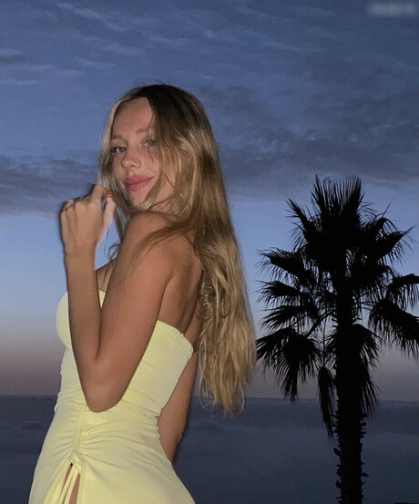 Ester Exp sito modèle pornographique images