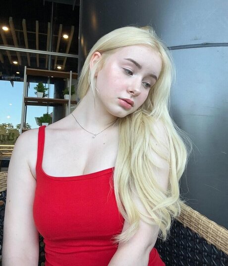 Dasha Gartman star du porno hd des photos