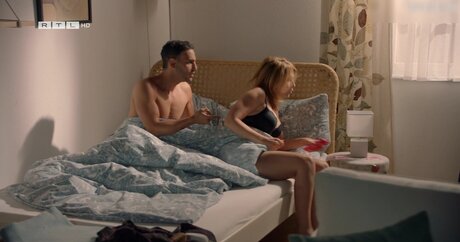 Iris Mareike Steen étoile nue images