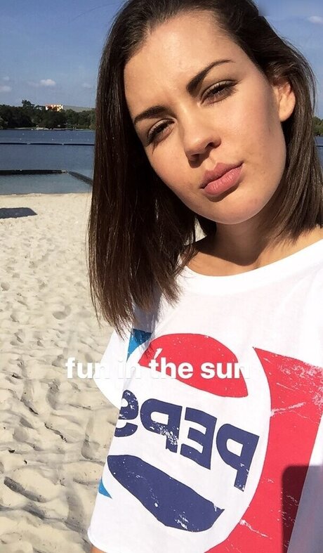 Anna Lea Mende star du porno chaud galeries