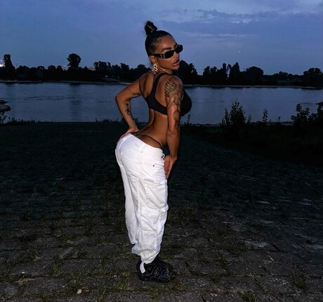 Anny Marry modèles nus photo