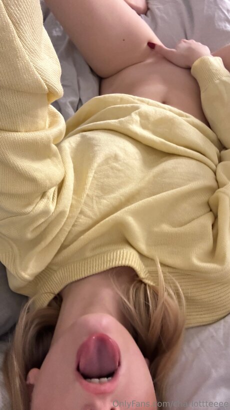 charlottteeee modèle chaud archive