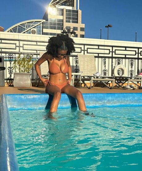 Alicia Adams modèle gratuit images