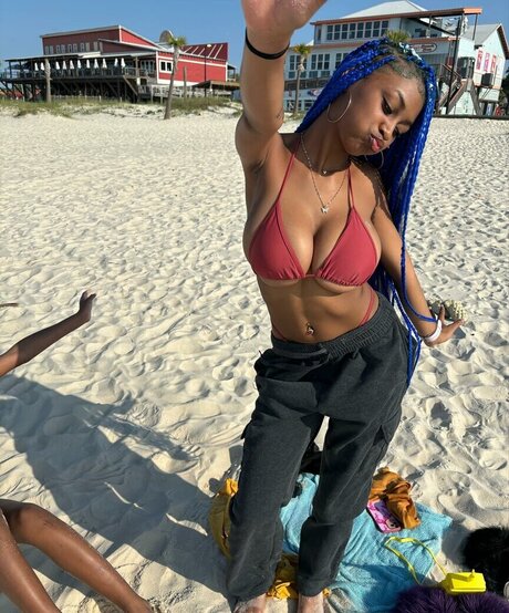 Alicia Adams étoile xxx images