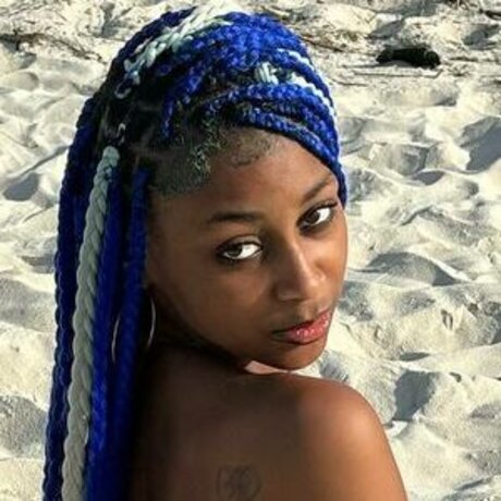 Alicia Adams modèle adulte archive