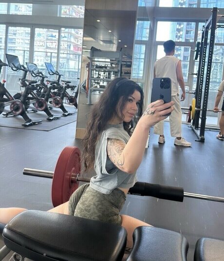 Wavy Brin belle actrice image