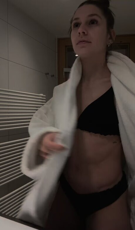 Jana Wosnitza actrice exclusive image