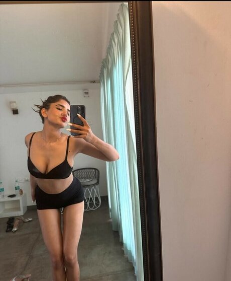 Rachel Sharma belle étoile images