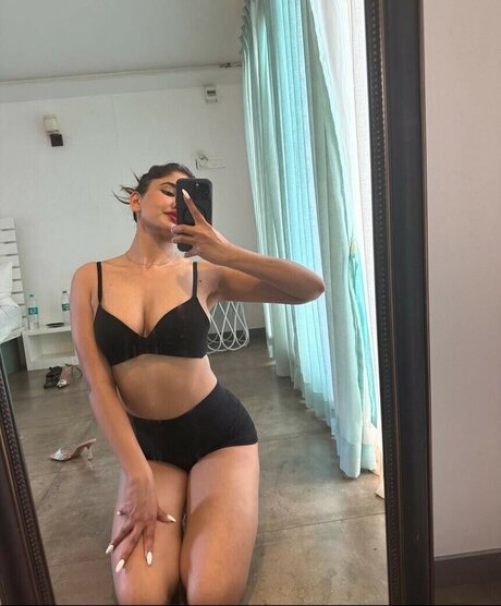 Rachel Sharma actrice de nus galeries