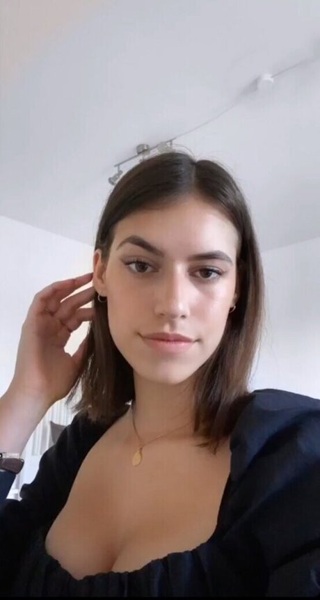 Facialize Me modèle nu archive