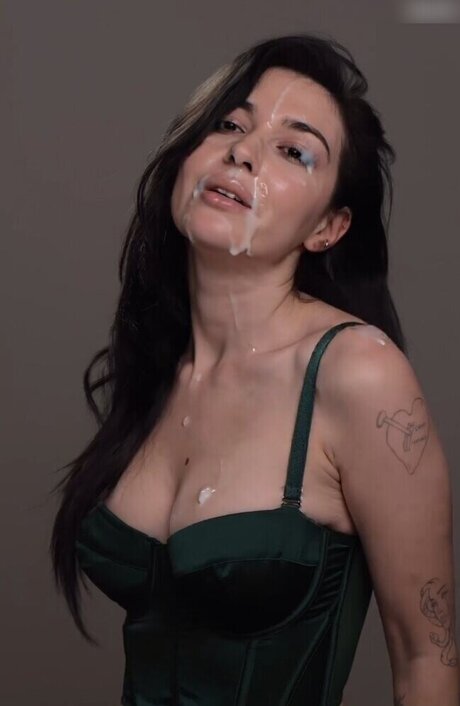 Facialize Me star du porno exclusive galerie