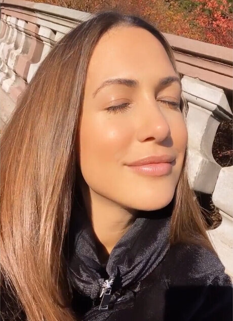 Facialize Me mannequin photos