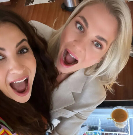 Facialize Me actrice porno photos