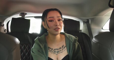 Bella Poarch modèle adulte galeries