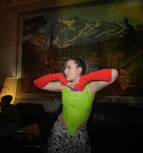 Alice Merton star du porno gratuit images