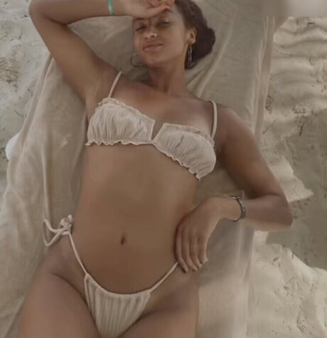 petite blonde onlyfans pornographique nu image