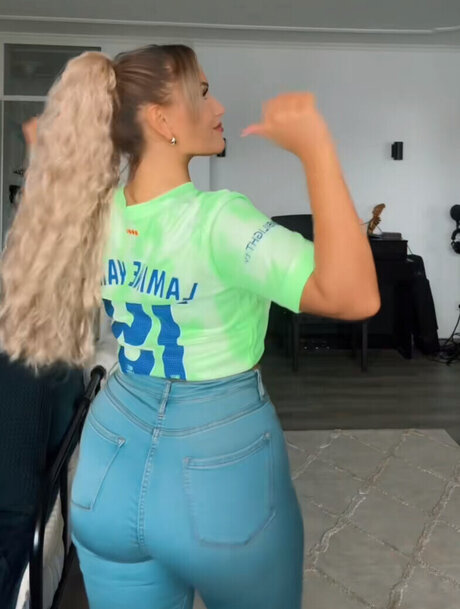 pom-pom girl blonde onlyfans pornographique adulte des photos