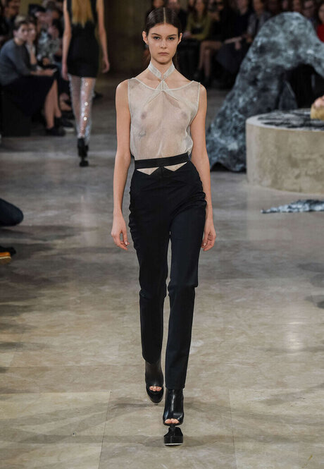 chaton courbé onlyfans nu libre img